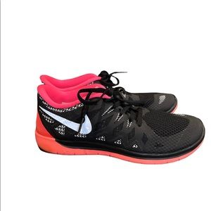 NWOT Women Nike free 5.0 shoes